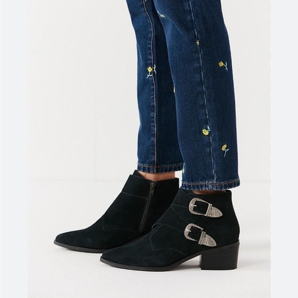 EUC Black Suede Thalia Western Pointed Toe Booties Silver Buckle Women's Size 9